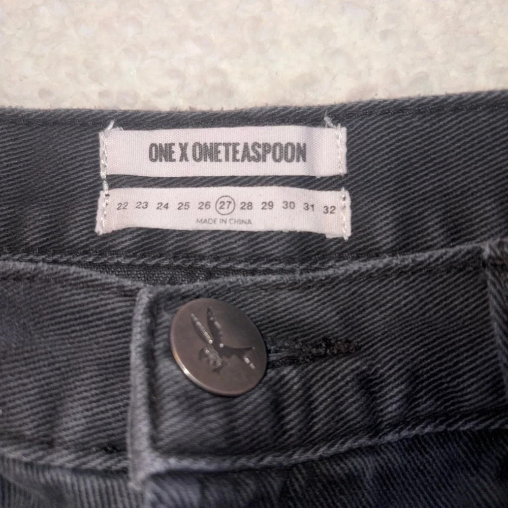 ONE by One Teaspoon Bandits Distressed Black Denim Shorts Size 27
